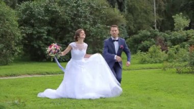 Gelin ve damat atlamak.