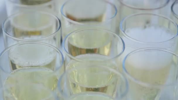 The champagne glasses. — Stock Video