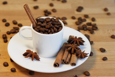 tarçın ve anason ile kahve fincanı