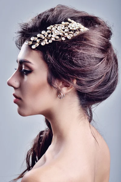 Hermoso retrato de mujer. Cabello largo marrón —  Fotos de Stock