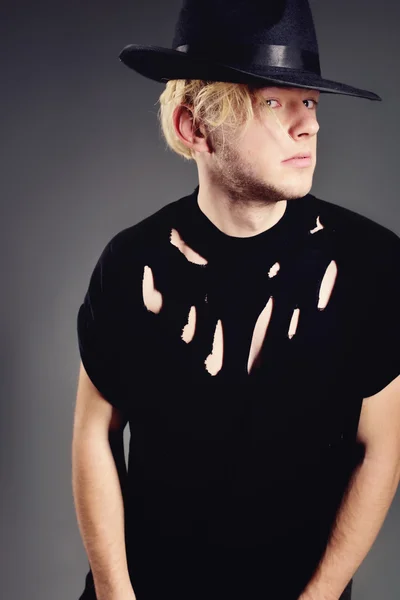 Male Model blond in hat posing in studio — Stock Photo, Image