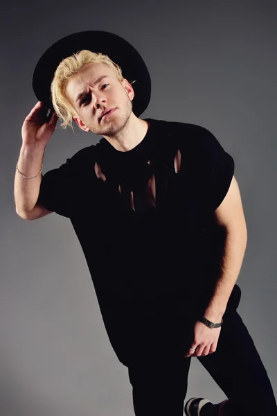 Male Model blond in hat posing in studio — Stock Photo, Image