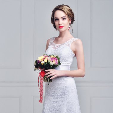 Güzel gelin portre düğün makyaj ve saç modeli ile elmas crown, moda gelin modeli takı ve güzellik kız yüz, muhteşem güzellik gelin, izole, stüdyo, serisi