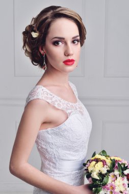 Güzel gelin portre düğün makyaj ve saç modeli ile elmas crown, moda gelin modeli takı ve güzellik kız yüz, muhteşem güzellik gelin, izole, stüdyo, serisi