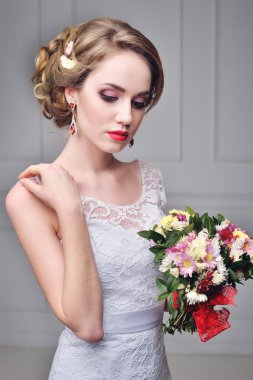 Güzel gelin portre düğün makyaj ve saç modeli ile elmas crown, moda gelin modeli takı ve güzellik kız yüz, muhteşem güzellik gelin, izole, stüdyo, serisi