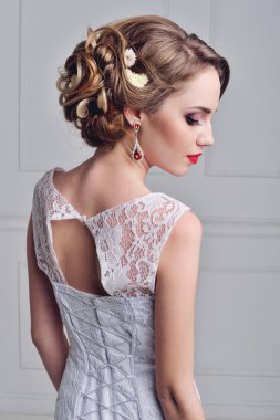 Güzel gelin portre düğün makyaj ve saç modeli ile elmas crown, moda gelin modeli takı ve güzellik kız yüz, muhteşem güzellik gelin, izole, stüdyo, serisi