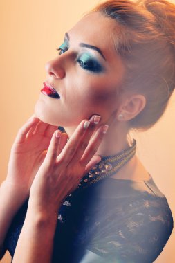 Güzellik Portresi. saç modeli.