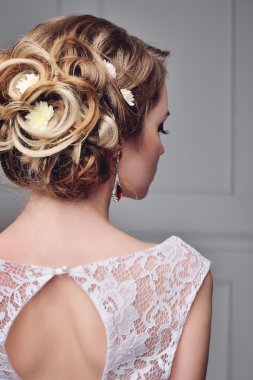 Güzel gelin portre düğün makyaj ve saç modeli ile elmas crown, moda gelin modeli takı ve güzellik kız yüz, muhteşem güzellik gelin, izole, stüdyo, serisi
