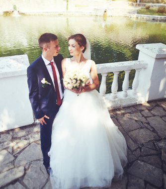 Mutlu gelin ve damat düğünlerinde