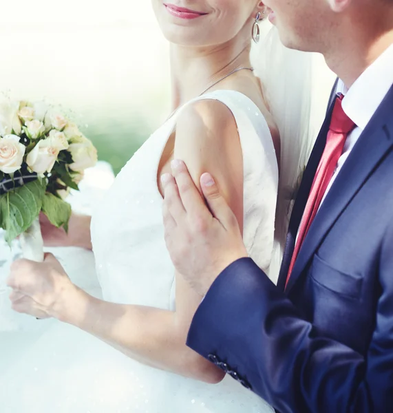Happy bride dan pengantin pria pada pernikahan mereka — Stok Foto