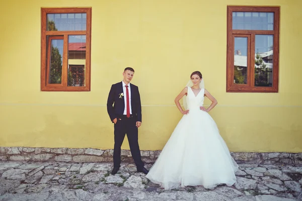 Happy bride and groom on their wedding — Stock Photo, Image