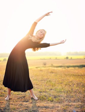 güzel balerin tarzı modern dansçı 