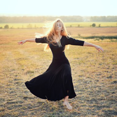 güzel balerin tarzı modern dansçı 