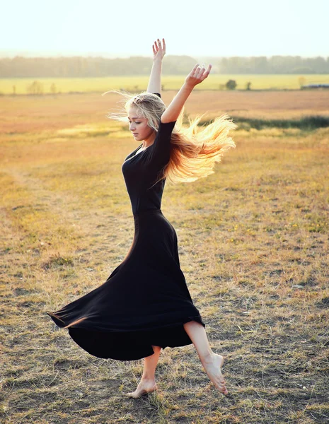 Όμορφη-χορευτής μπαλέτου, μοντέρνο στυλ χορεύτρια — Φωτογραφία Αρχείου