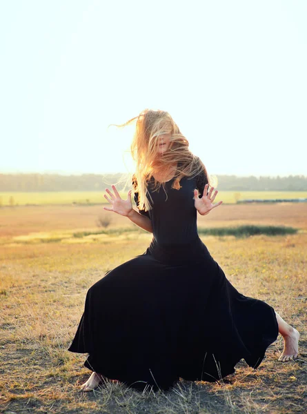 güzel balerin tarzı modern dansçı 