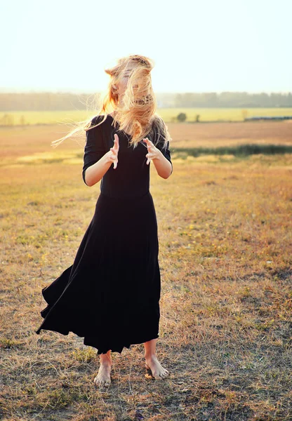 güzel balerin tarzı modern dansçı 