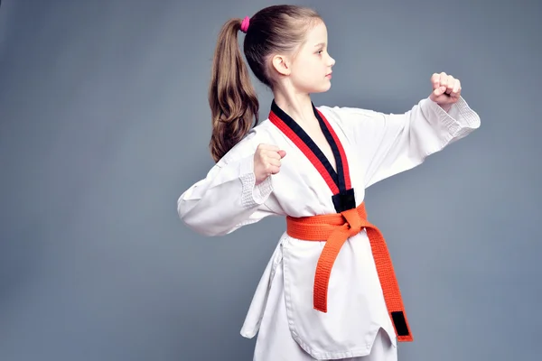 Niña en kimono blanco — Foto de Stock