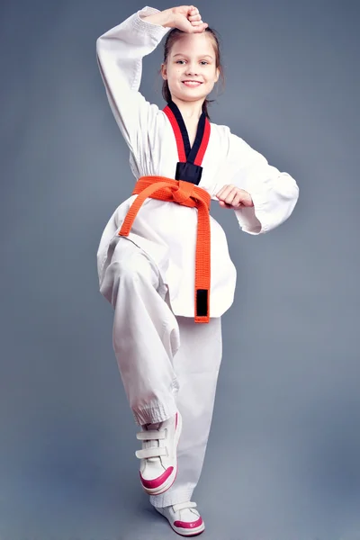 Bambina in kimono bianco — Foto Stock