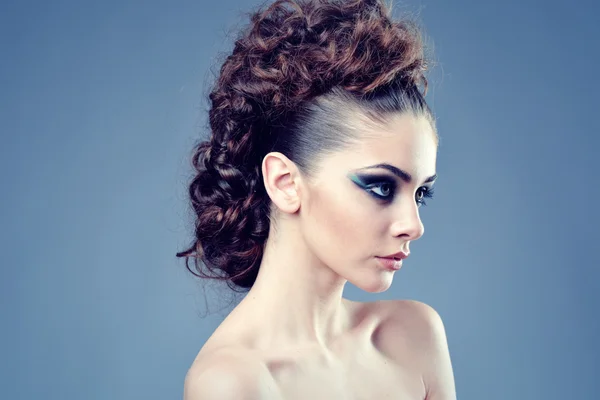 Retrato de Mulher Bonita. Cabelo castanho longo — Fotografia de Stock