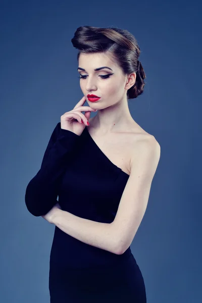 Mode foto av vacker dam i elegant klänning — Stockfoto