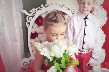 iki küçük kardeşler portresi. dostluk ve destek