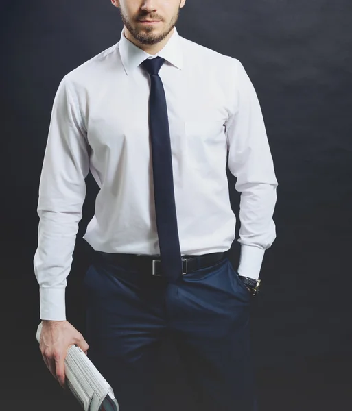 Successful businessman. Portrait of confident young man in formalwear looking at camera and smiling while keeping arms crossed and standing against grey background — Stock Photo, Image