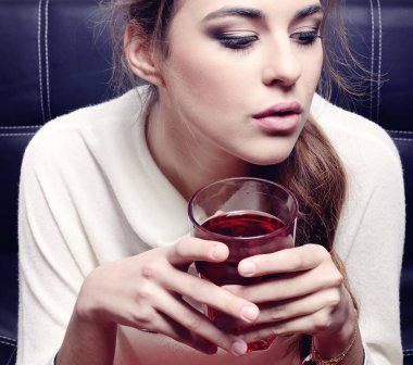 Mutlu kız ürün için işaret