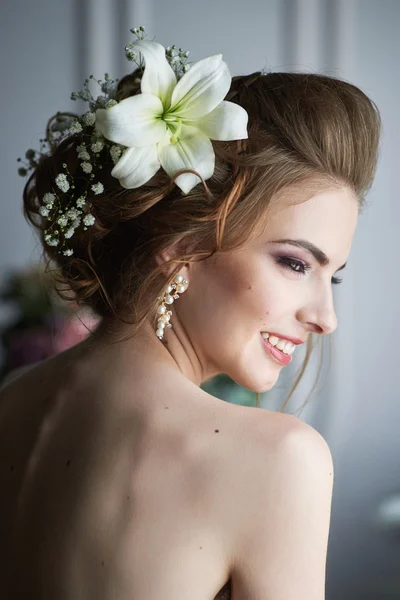 Girl with a flower in her hair — Stock Photo, Image