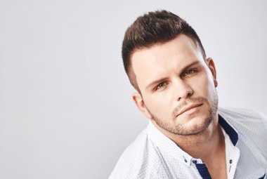 Şık adamı yakın portre