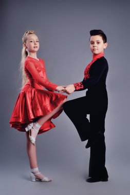 İki güzel çocuk balo salonu dans dans spor