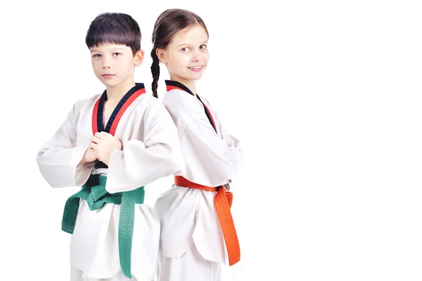 Due bambini atleti di arte marziale taekwondo formazione — Foto Stock