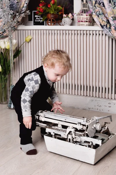 Little boy playing in the room — Stock Photo, Image