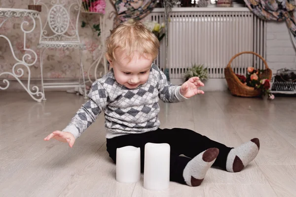 Little boy playing in the room — Stock Photo, Image