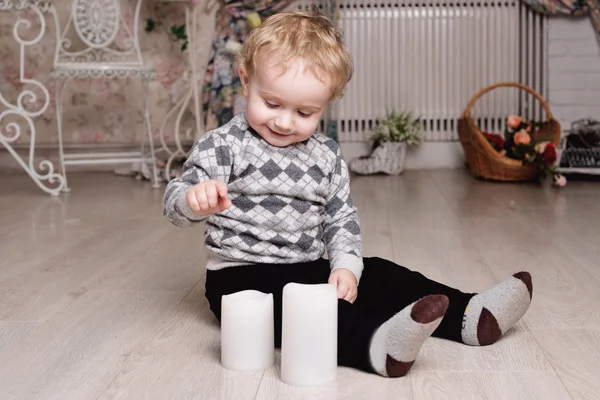 Little boy playing in the room — Stock Photo, Image