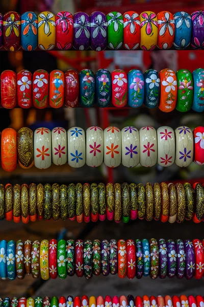 Renkli bilezikler