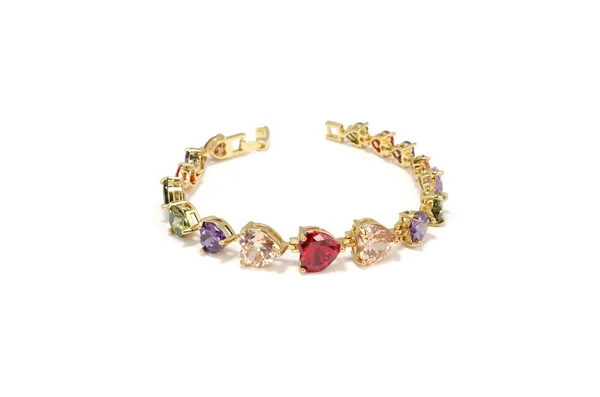 Beyaz arka plan üzerinde renkli yapay elmas bilezik