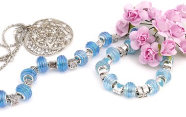 Pandora bilezik ve boncuklar, modern moda takı