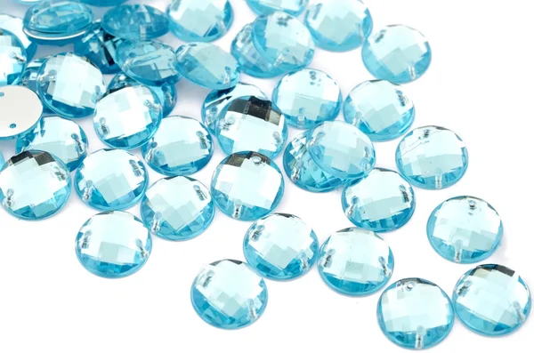 Beyaz zemin üzerine mavi elmas taklidi