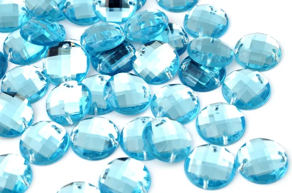 Beyaz zemin üzerine mavi elmas taklidi