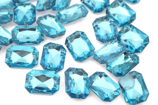 Τεχνητό διαμάντι μπλε σε άσπρο φόντο — Φωτογραφία Αρχείου