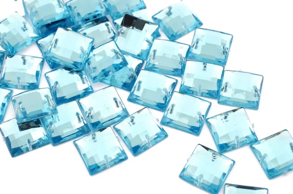 Τεχνητό διαμάντι μπλε σε άσπρο φόντο — Φωτογραφία Αρχείου