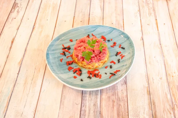 Red Tuna Tartare Red Black Fish Roe Served Blue Plate — Stock Photo, Image