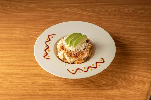 Arepa Plate Shredded Meat Grated Cheese Avocado Mayonnaise Sauce Oak — Stock Photo, Image
