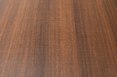 İçinde bol miktarda malzeme ve patates bulunan harika sığır etli burger.