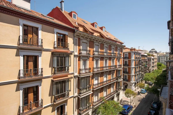 Fachadas Edifícios Com Miradouros Varandas Com Grades Ferro Fundido Centro — Fotografia de Stock