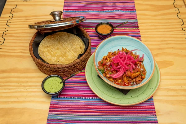 Portie Cochinita Pibil Taco Met Hun Hete Tortilla Sauzen Gemarineerd — Stockfoto