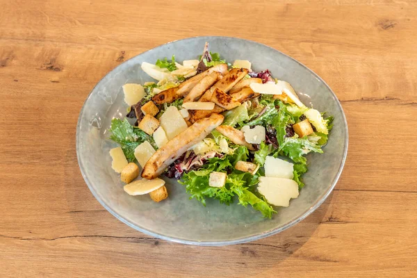 Caesar Salad Pieces Grilled Chicken Breast Fried Croutons Parmesan Cheese — 图库照片