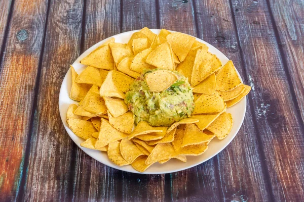 Grad Bild Eines Tellers Mit Mais Nachos Mit Grünem Mexikanischen — Stockfoto