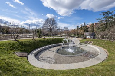 Madrid 'in başkentindeki Arganzuela Parkı' ndaki çeşme.