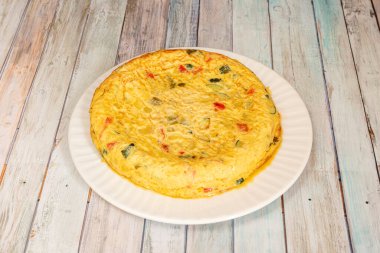 Sebzeli, yumurtalı ve saf zeytinyağlı İspanyol omleti..